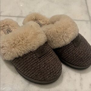 UGG Women's Grey and Beige Knit Slippers Size 8